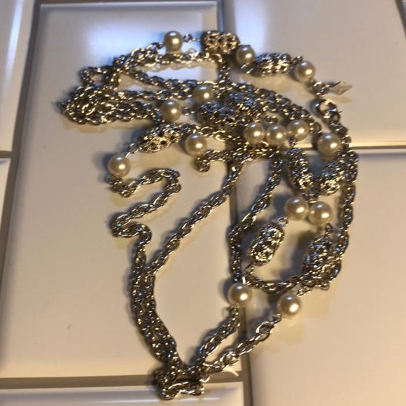 Sarah Coventry Silver-Tone & Faux Pearl Necklace - Picture 5 of 7